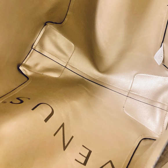 Venus Oversized Tote Bag ~ Reversible Black or Gold - Picture 4 of 5